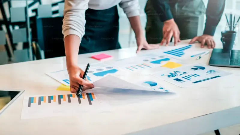 Planificación y modelado de estructuras con enfoque técnico en planos, método de diseño y materiales premium